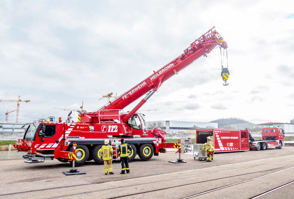 Kranbild Feuerwehr Heilbronn Liebherr LTM 1070 Autokran Portal